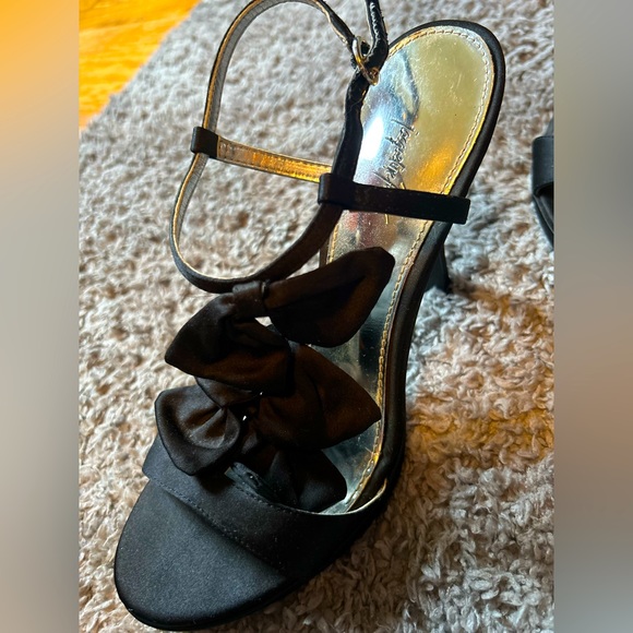 Black 2 inch heels - Picture 1 of 3